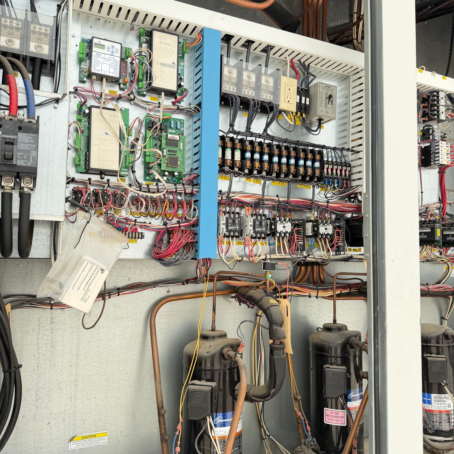 Gallery photos for Commercial AAON Rooftop Unit Maintenance and Repair Service: Image #1